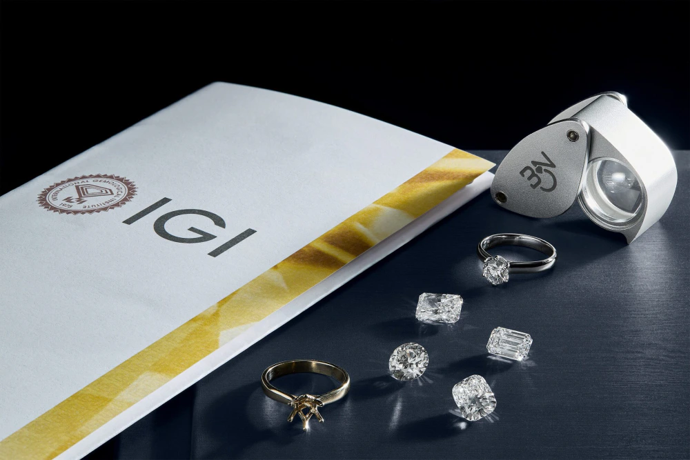 Certificato IGI, lente Bon Gioielli e diamanti di diverse forme