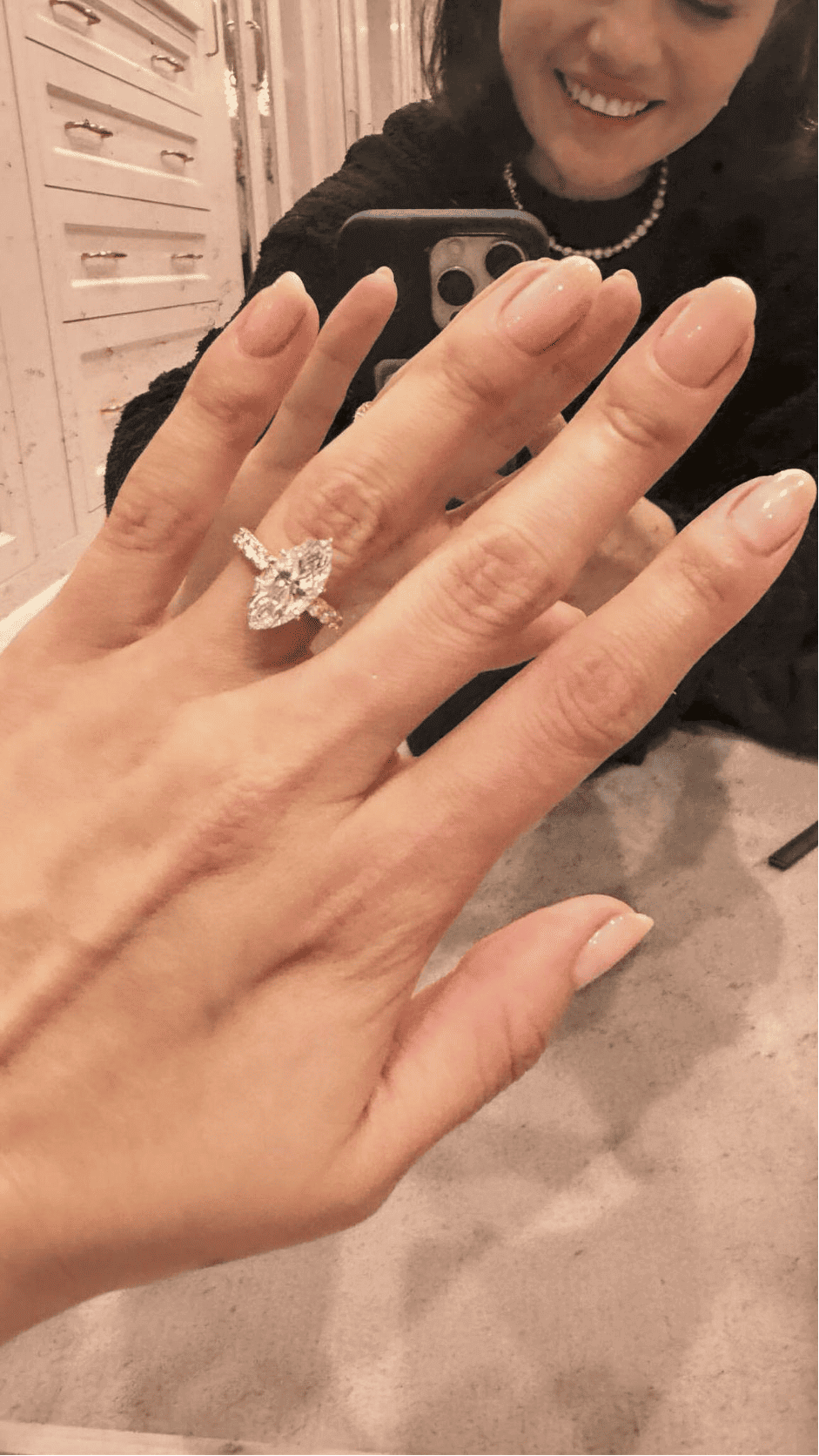 Hoag’s Anello di Fidanzamento Halo Scintillante con Diamanti Lab Grown in oro bianco 18 Kt